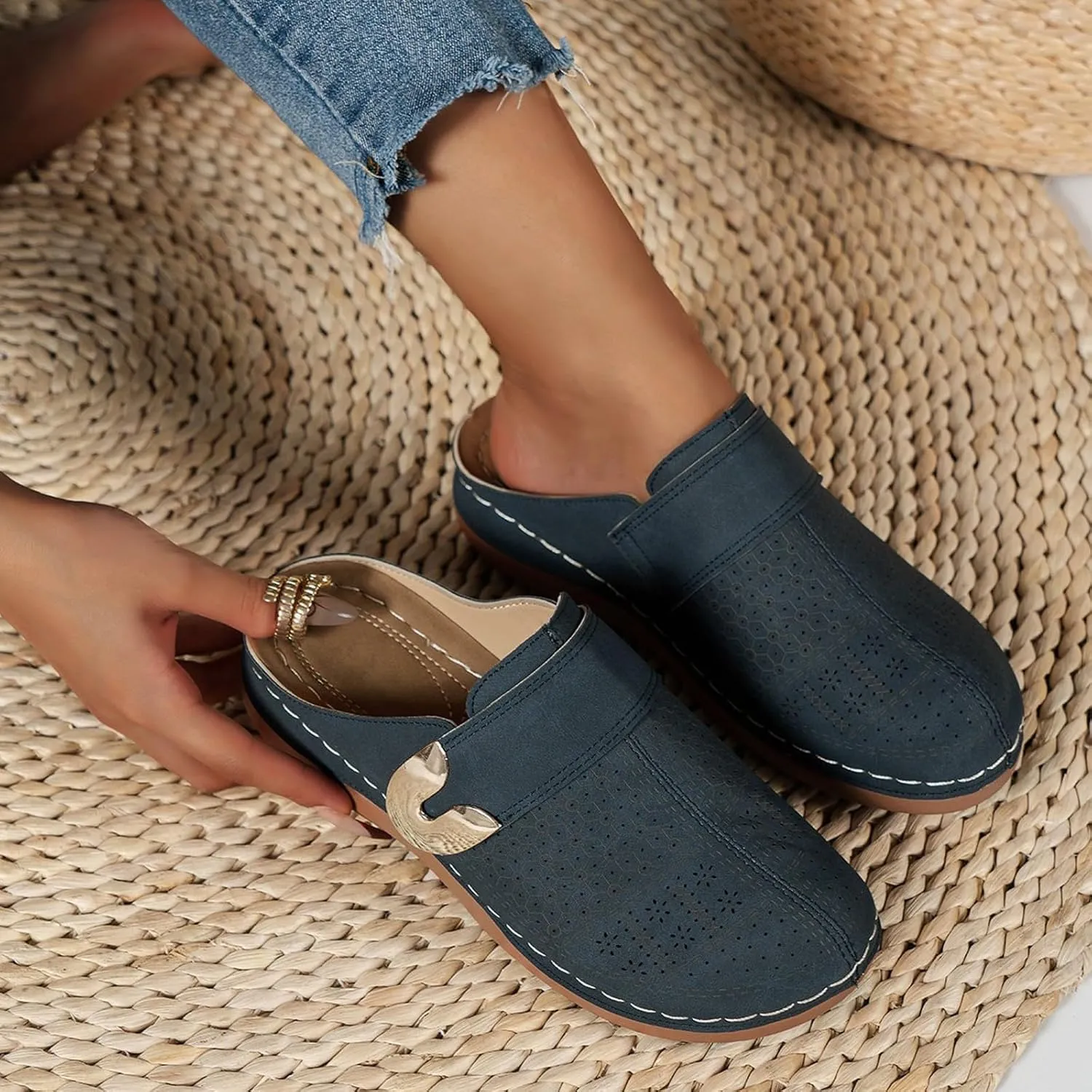 Clogs for Womens Mules Shoes: Comfortable Closed Toe Clog Arch Support Walking Wedge Shoes Backless Low Wedge Sandals Dressy Summer Slip-On Flats Business Work Sandals
