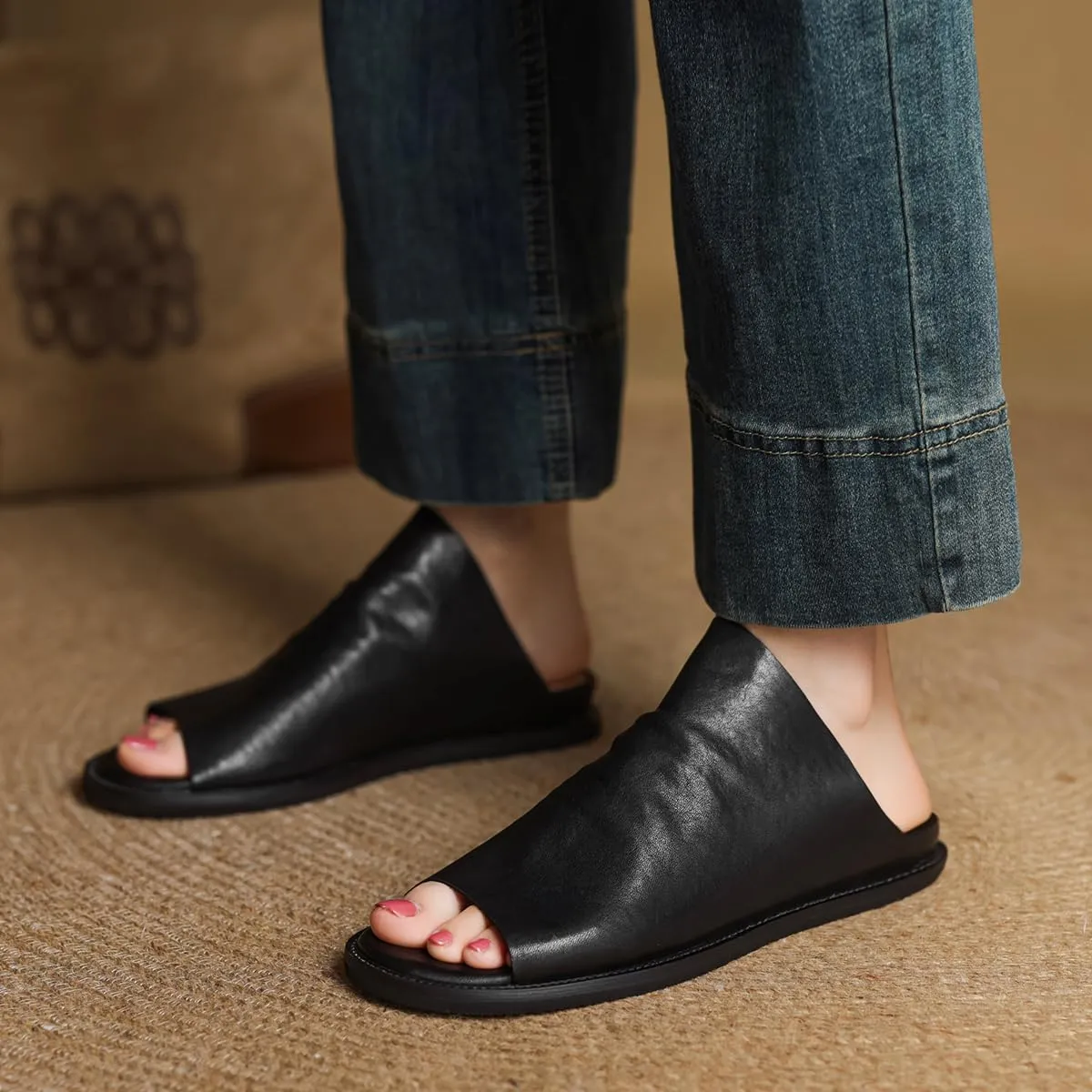 MOOMMO Women Open Toe Mule Flats Slip On Walking Flat Mules Sandals Peep Toe Matte Pleated Flat Heel Mule Shoes Cut Out Retro Casual Flat Sandals Street Office Party 4-11 M US