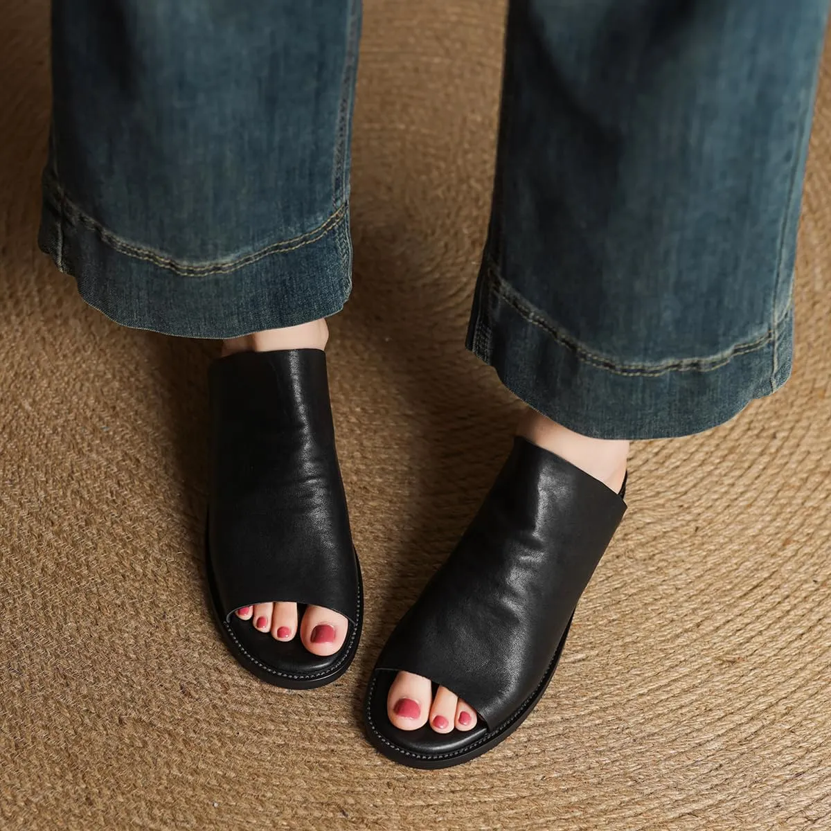 MOOMMO Women Open Toe Mule Flats Slip On Walking Flat Mules Sandals Peep Toe Matte Pleated Flat Heel Mule Shoes Cut Out Retro Casual Flat Sandals Street Office Party 4-11 M US