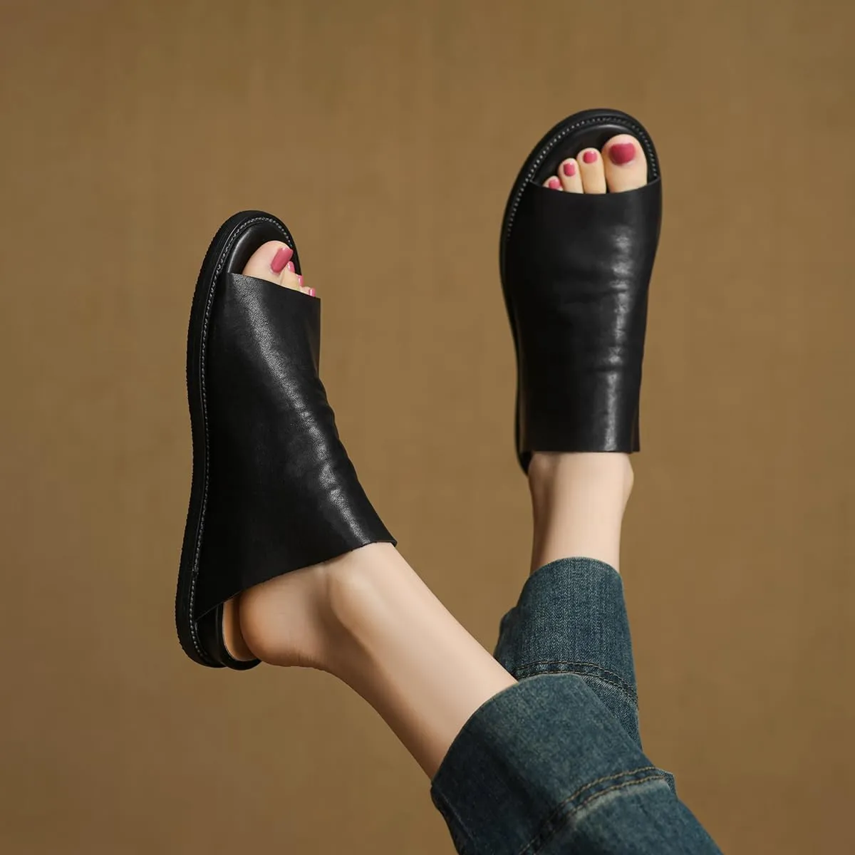 MOOMMO Women Open Toe Mule Flats Slip On Walking Flat Mules Sandals Peep Toe Matte Pleated Flat Heel Mule Shoes Cut Out Retro Casual Flat Sandals Street Office Party 4-11 M US