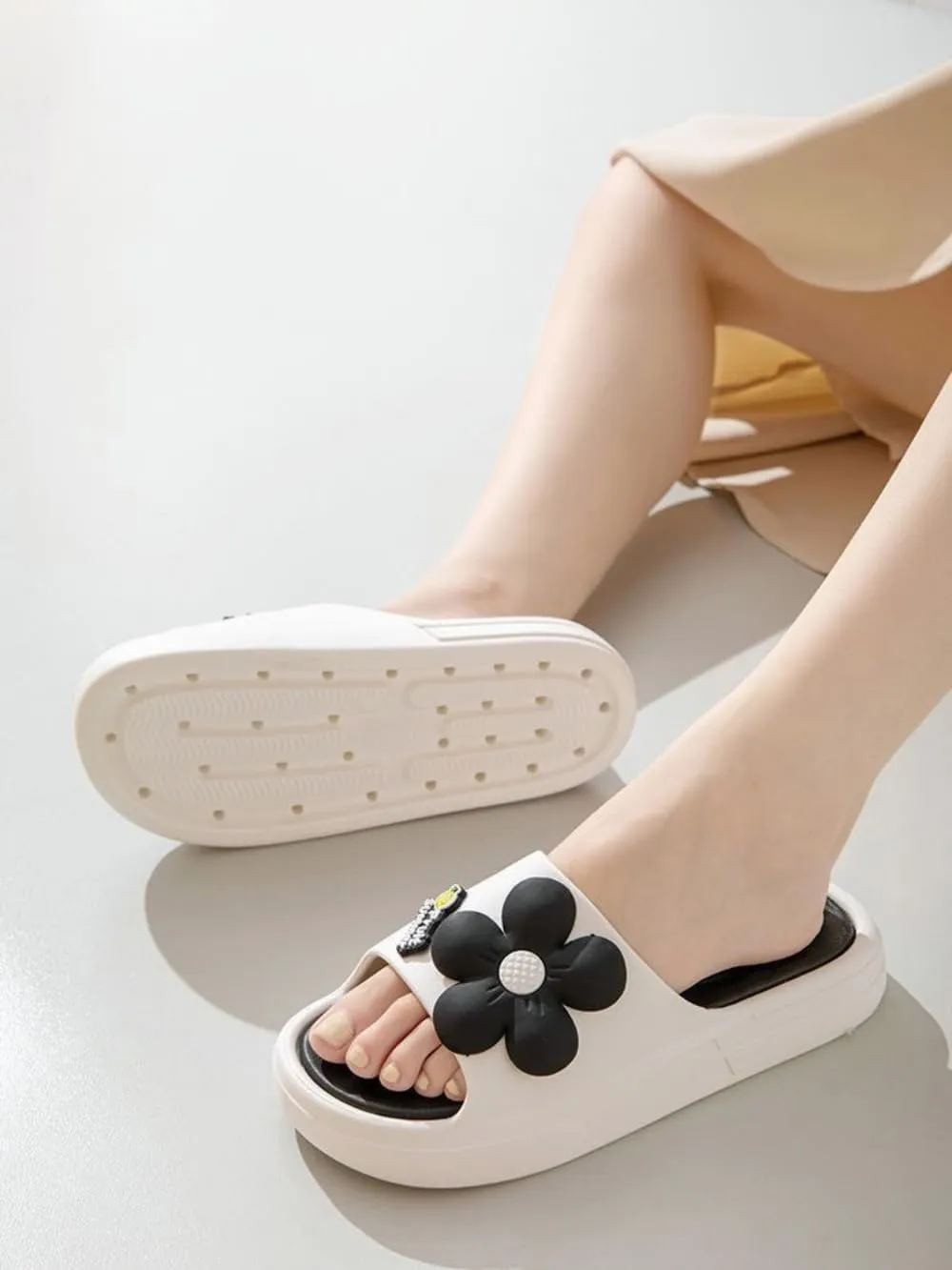 Sunflower Slippers for Women Indoor Outdoor Beach Travel Slides Shower Sandals Cushioned Thick Sole Y2k Aesthetic Cute